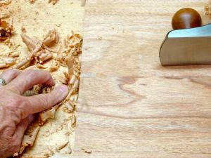 Supporting a thin panel for flattening