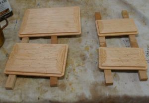 Lids 0iled, 2 in front are distressed.